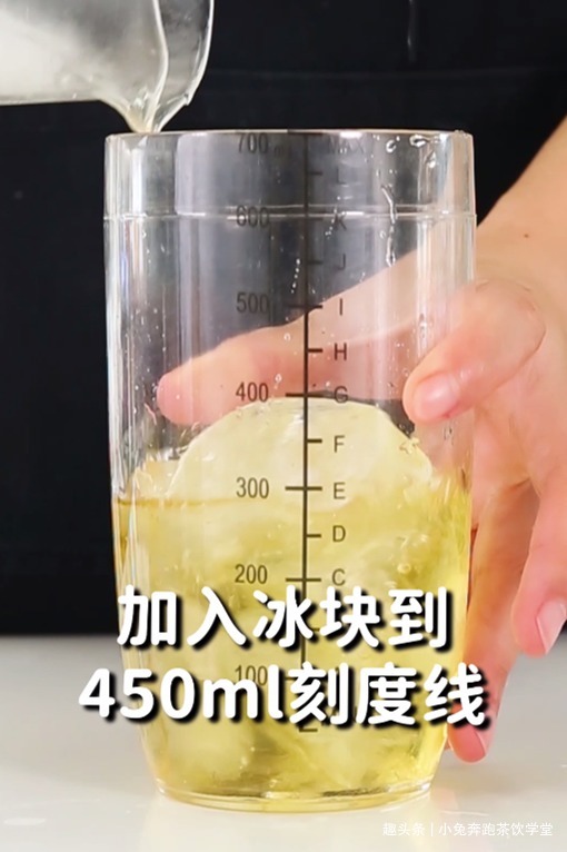一根菠萝冰的做法,小兔奔跑免费奶茶配方