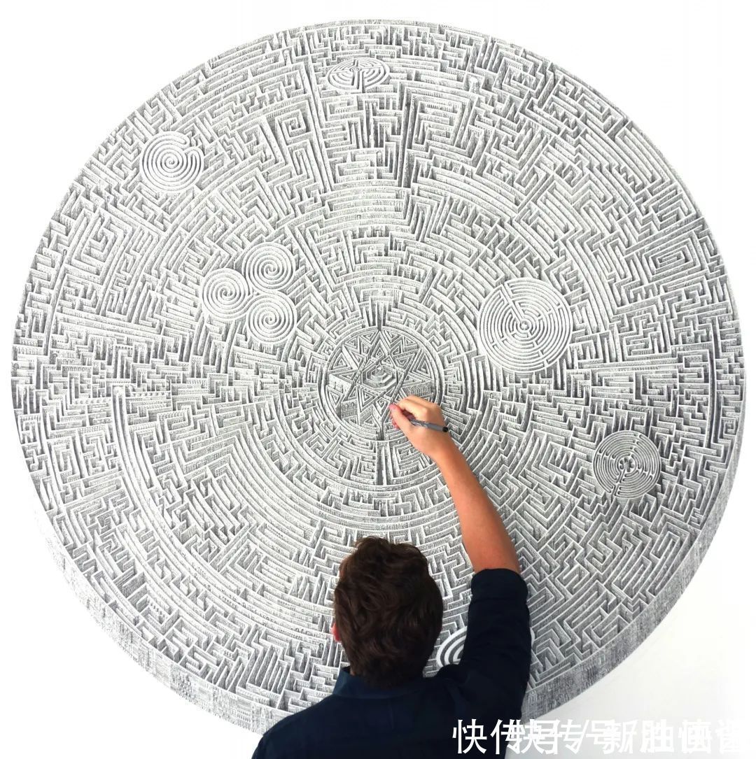 素描#这幅素描耗时1年半,画完后直接“封神”,网友:眼睛都看不过来