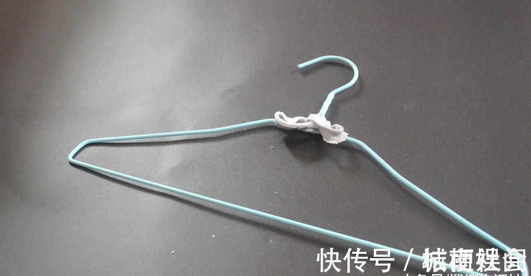 小圆|袜子剪一剪套在衣架上太实用了, 解决了很多家庭的困扰, 赶紧试试