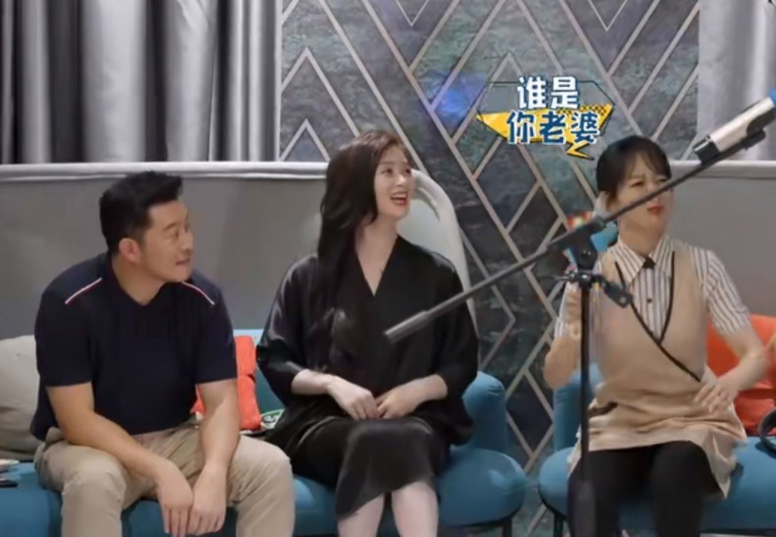 邱瑩瑩|黃子韜給楊紫整害羞了, 脫口而出兩個字, 誰注意蔣欣說了啥?