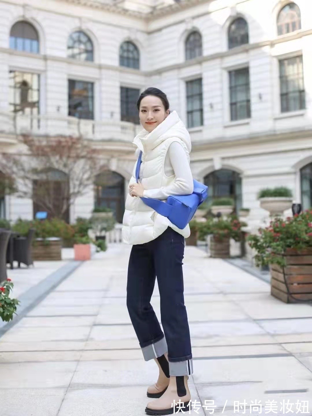 高腰裤|冬天穿羽绒服也可以很时髦,配这几种裤子,保暖优雅还显高显瘦