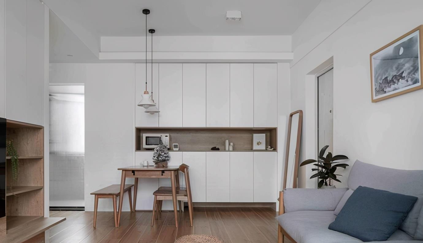 实木|邻居的小一居，每寸空间不放过，整面墙的餐边柜时尚大气，真实用