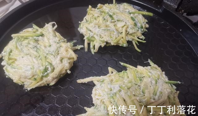 丝瓜籽|三伏天,吃它正当时,清热去火营养好,不炒不炖当饭吃,真简单!