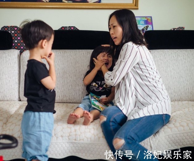 亲子|小学生帮妈妈写请假条火了,单位领导看完泪目奖励千元休假5天