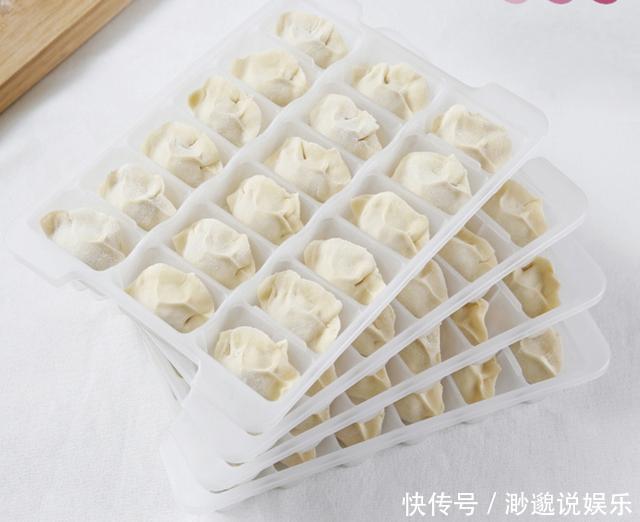 包好饺子,直接冻冰箱就错了!教你2个方法,放半年不开裂不粘连