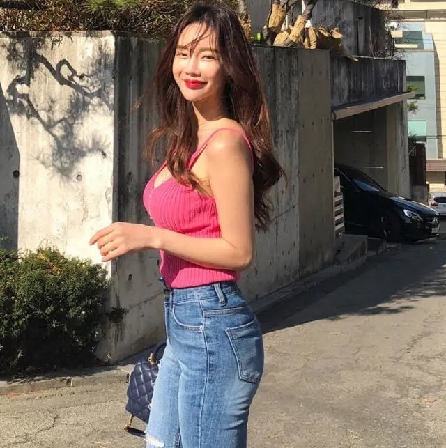 牛仔裤 穿上牛仔裤,气质更加动人,穿出时髦亮眼的装扮