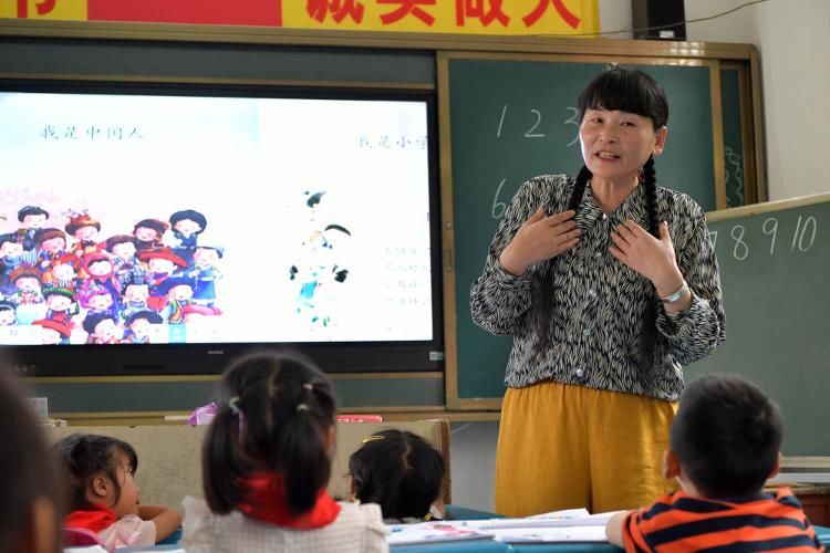 李长|致敬！乡村教师——慢慢变老的他们，心中依然是少年