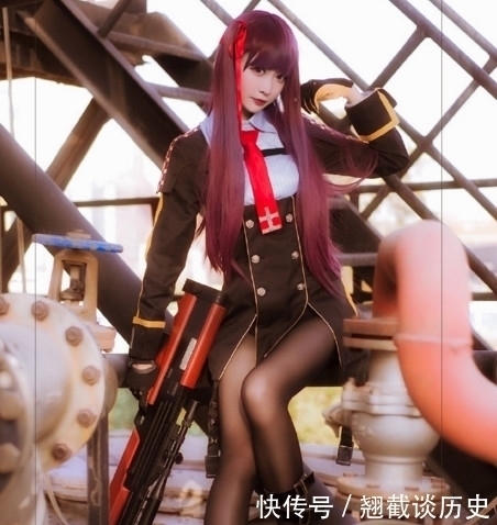 小姐姐|少女前线神级cos,小姐姐跪地的瞬间,网友:孩子名字都想好了