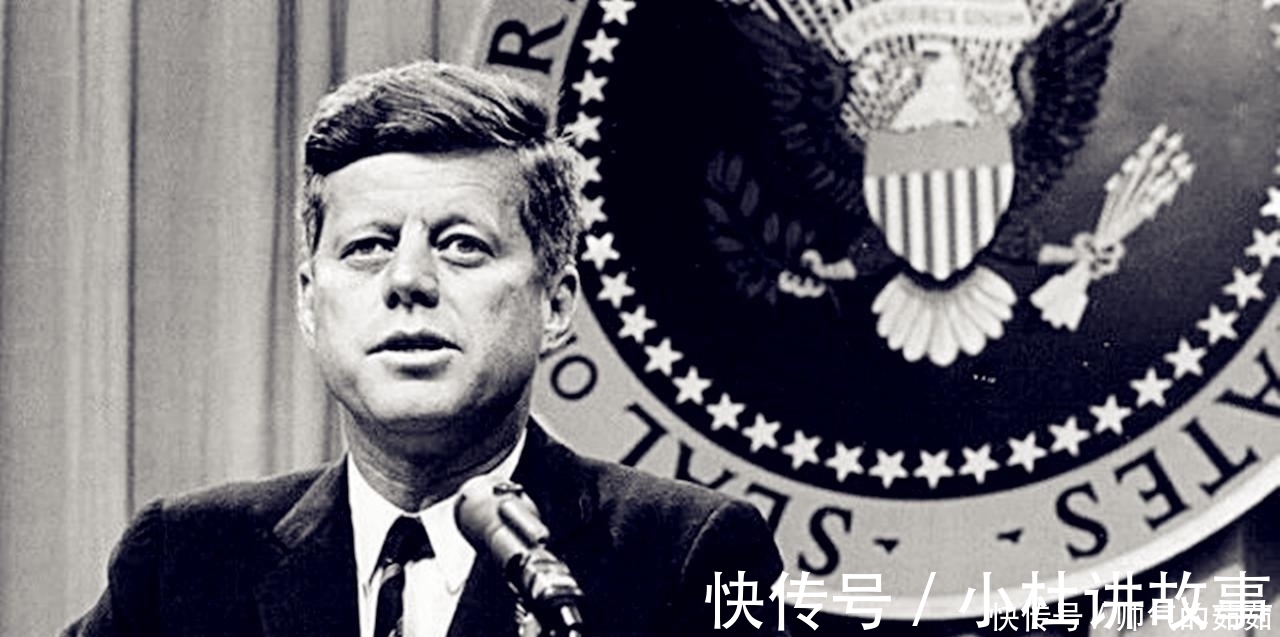 丘吉尔$狼吃羊,狡猾半仙躲树叶里无人发现,兔子紧紧盯住