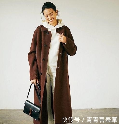 外套|秋冬外套里面怎么穿?建议试试这3件“内搭”,个性时髦又保暖