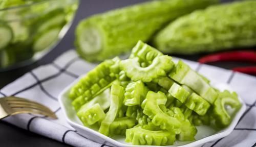 鸡内金|4种蔬菜是“伤胃冠军”,吃得越多,胃病越重,劝你早早撤下餐桌