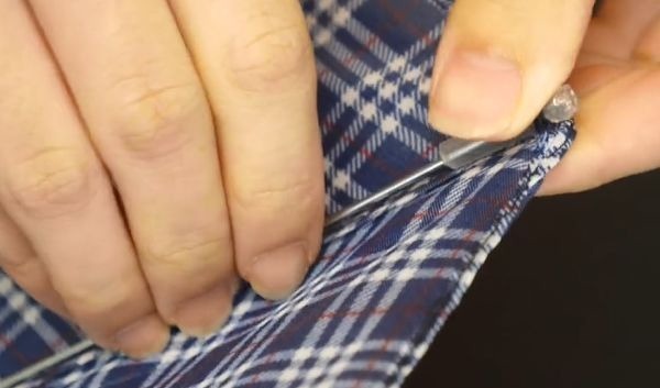 破旧雨伞不要扔,把笔芯缝在上面,解决了困扰大家的一个大烦恼!