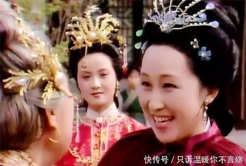 薛家$穿上了凫靥裘的薛宝琴,为啥黯然退场?史湘云说出令人尴尬的真相