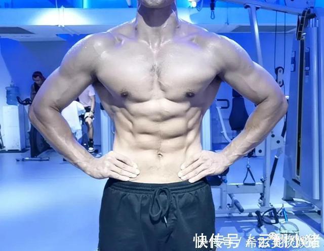 卷腹|别再做仰卧起坐了,这才是虐腹的超强新招