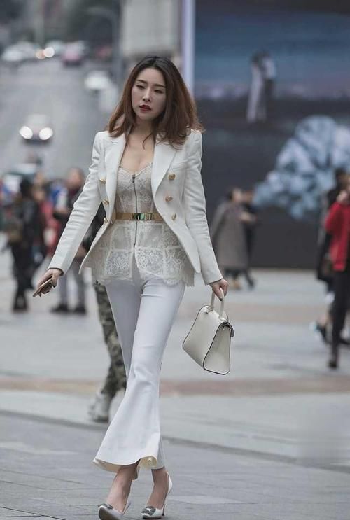  出门|美女蕾丝打底搭配小姐姐，感觉非常落落大方，绝对带的出门