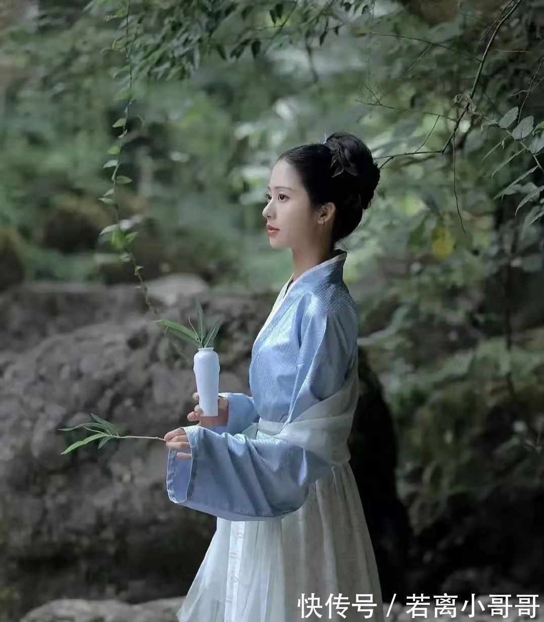 登高$七言绝句:别绪乡愁唯寄月,滴滴玉漏断人肠