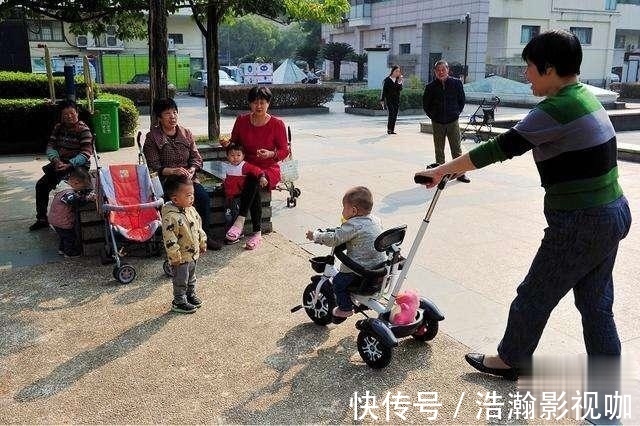 家娃|为啥我一个人就能带娃,而你却需要一家人帮忙看完你会自愧不如