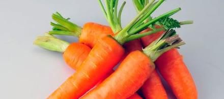 子宫|女人爱美常吃以下食物，调经补血，排毒养颜，清理子宫污血