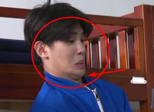 龚俊被推倒，画面揪心将黄明昊吓出双下巴，《极挑》差点要道歉？