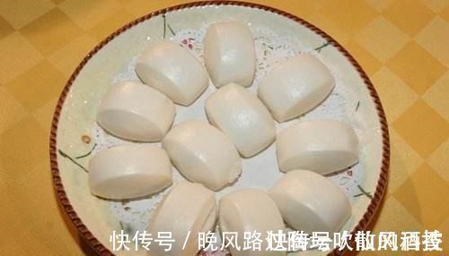 和面时,很多人酵母用错了,难怪发面慢不均匀,馒头口感差不好吃