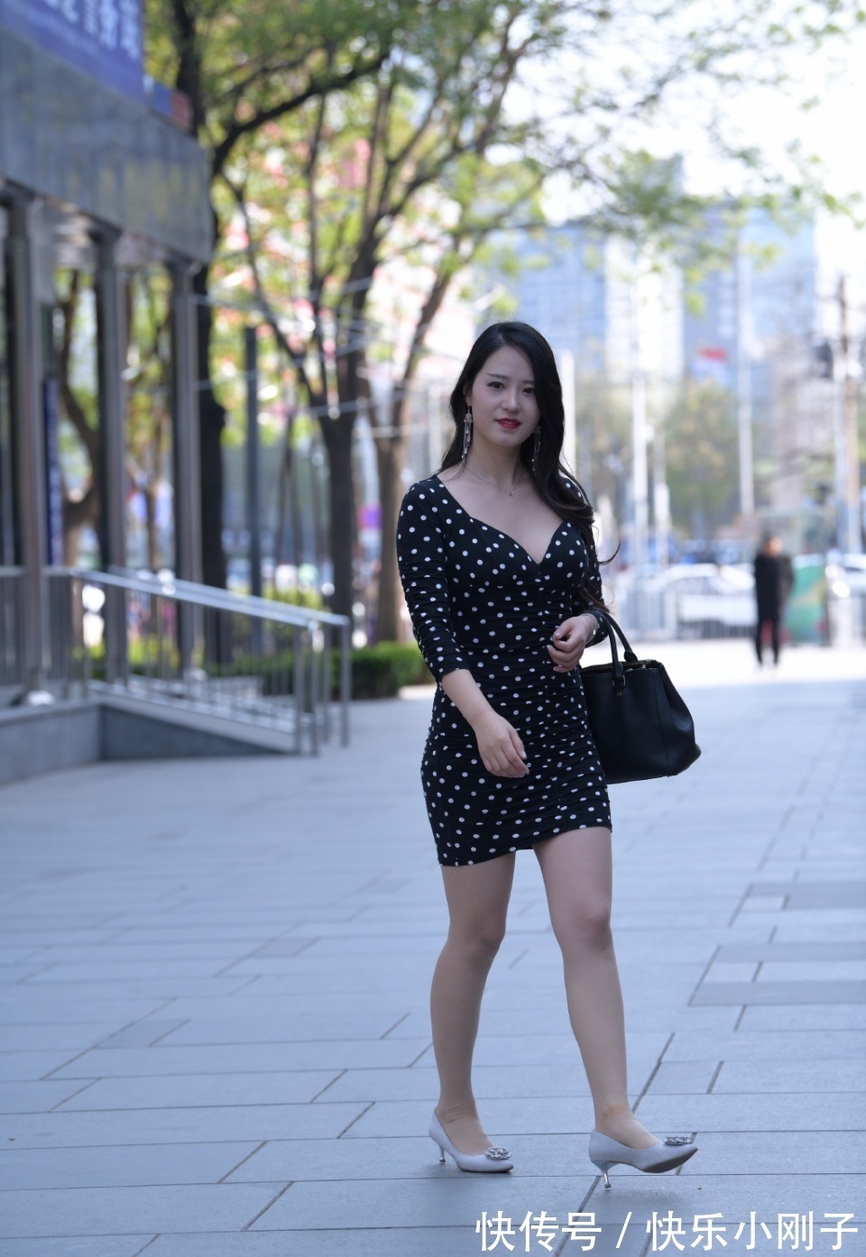 连衣裙 成熟女性的品味就是好,即使简单的连衣裙,也照样穿出高级感!