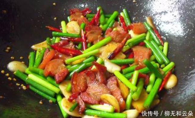 不硬|炒腊肉时,别再用水泡了,教你一招,炒好的腊肉不硬不咸,吃着香