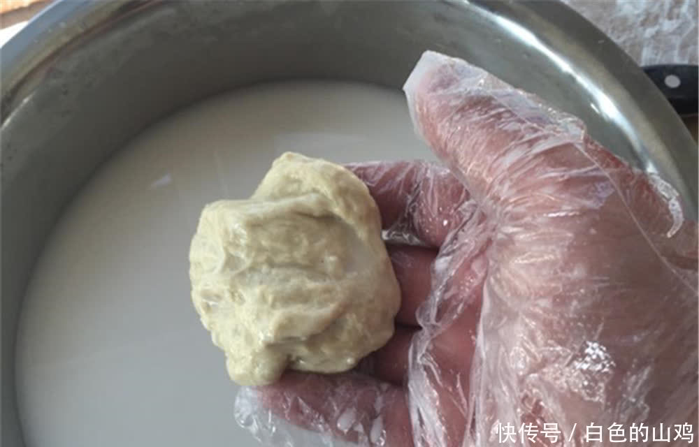 老手|钓鱼技巧:蚯蚓饵料的非常规用法,不直接做饵料,钓鱼老手才懂得