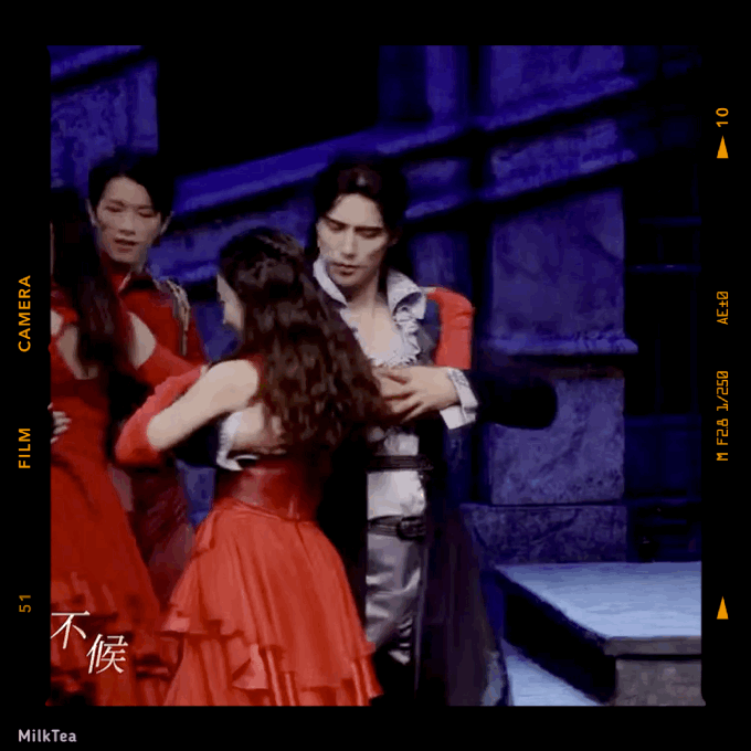 古典$他就像一幅古典的油画一样,真好看!