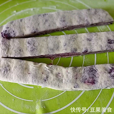 烤箱|#一口新年味，全家享佳味#紫薯大理石吐司间包