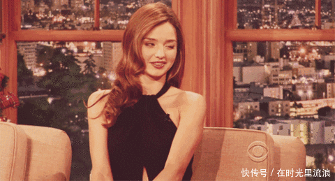 搞笑GIF:坐火车还是得坐卧铺,既让人觉得