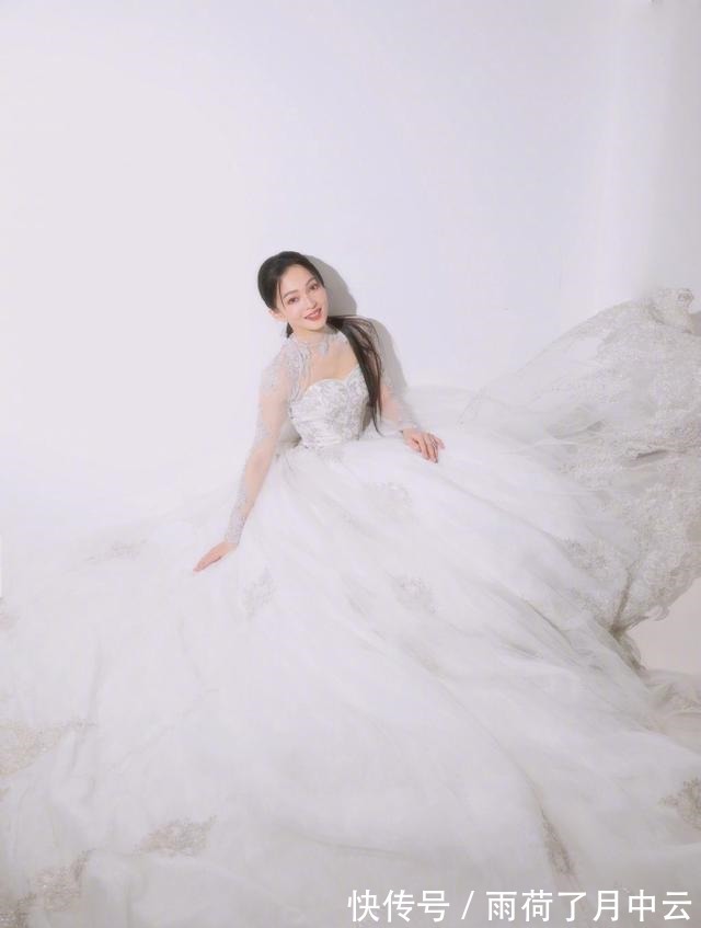 國慶晚會|張韶涵2021央視國慶晚會禮服