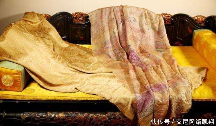 遗老|孙殿英扔掉乾隆裹尸布，满清遗老捡到如获至宝，拍出1