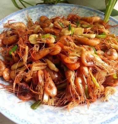 小河虾和它炒，营养美味还补钙，做法简单一学就会，几分钟就出锅