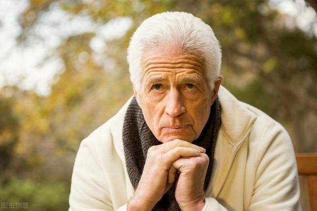 睡眠质量|男人60岁后,晨起还有4表现,恭喜你,身体还很硬朗