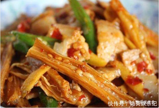  泡水|炒腐竹时，第一步直接泡水就错了，很多人不懂，难怪腐竹外烂里硬