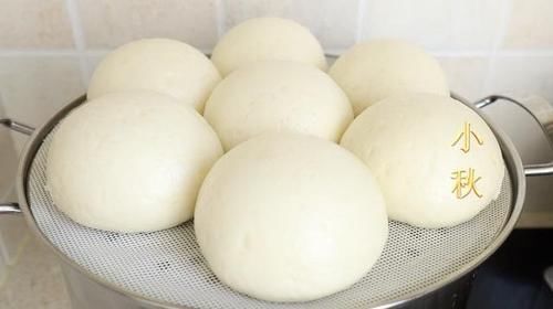 生坯|用开水烫面做馒头，是老一辈蒸馒头的方法，不发面个个暄软回甘