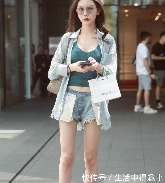 小蛮腰 街头美女都有小心机,轻松穿搭引领时尚,让你成为弄潮儿!