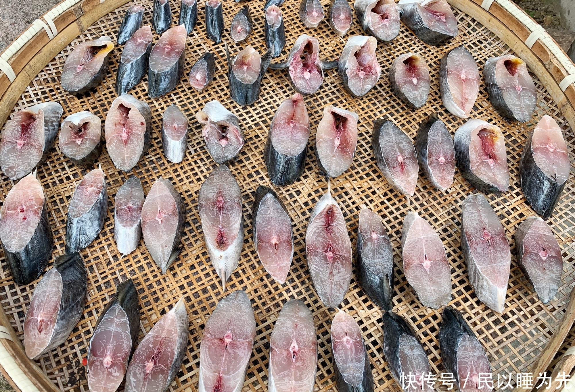 冬天|秋天遇到这肉我从不手软,一次买10斤,晒干囤起来,冬天吃最香