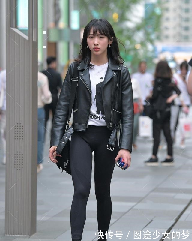 穿搭方式 打底裤小姐姐穿出时尚美感,展现出时尚美观的魅力,更加漂亮