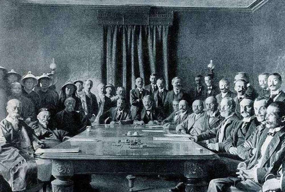 李鸿章|李鸿章墓被挖开,发现两块35斤重的金砖,专家看到后连连摇头