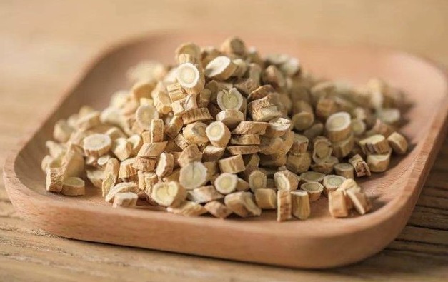 补气|退休教师吃黄芪一个月,身体大变化,那么黄芪究竟有什么作用呢