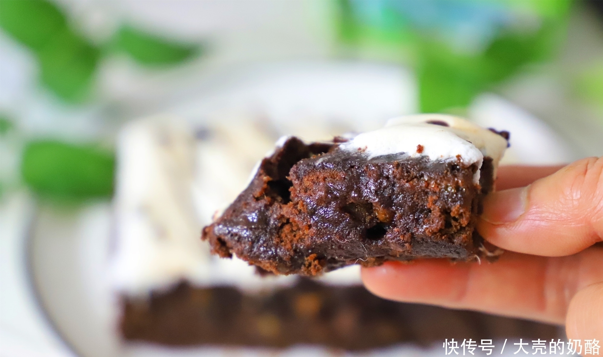 做法最简单的蛋糕，不用打发，拌一拌就能烤，醇香味浓，一次成功