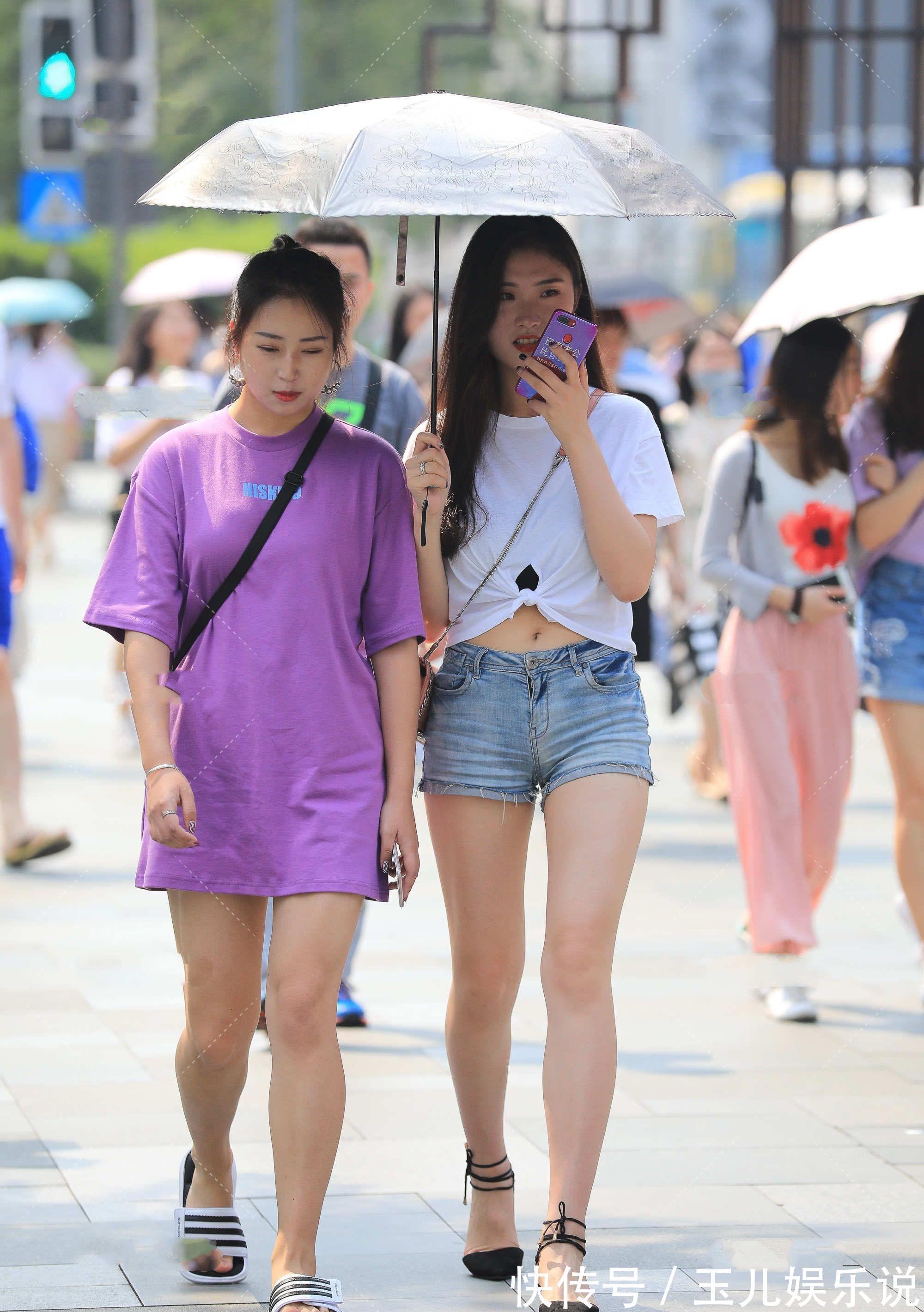 洒脱|白色短袖搭配浅色牛仔裤,休闲感十足,出街洒脱