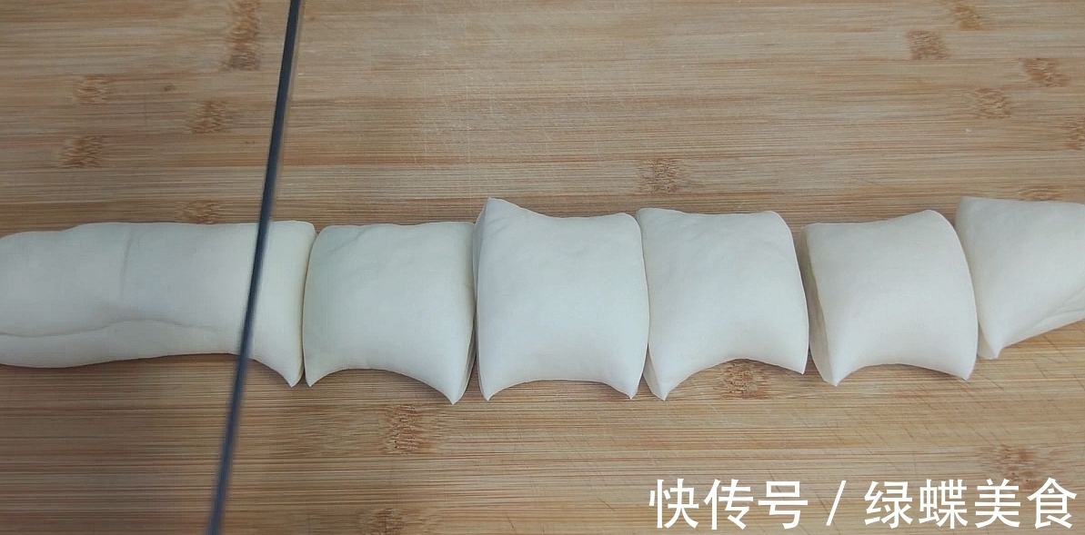 饼胚|面粉不要蒸馒头了，教你好吃新做法，一次做7个，上桌就扫光，香