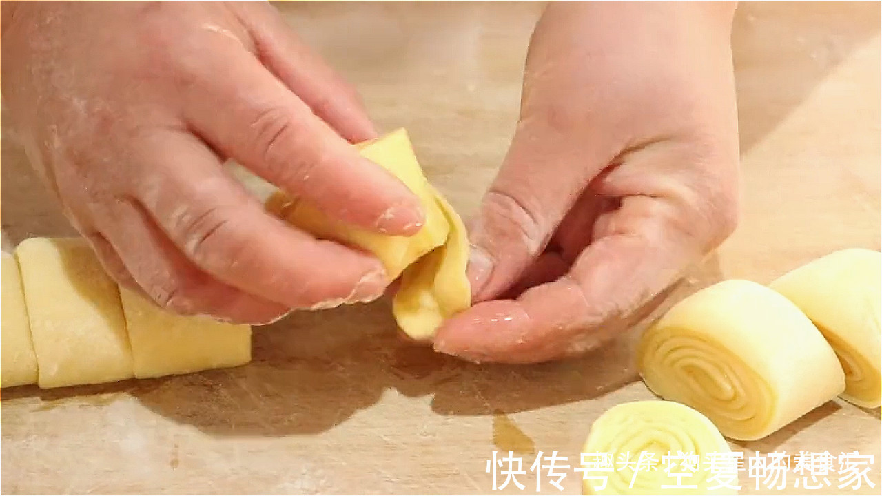 鸡蛋|面粉加鸡蛋的美味做法,外皮酥脆,层次丰富,看着都流口水