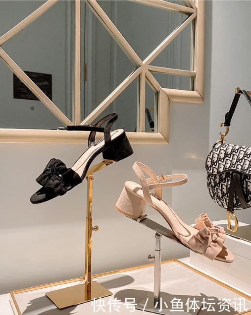 凉鞋不一定要选细跟的，粗跟不但稳健时尚还在众多细跟中脱颖而出