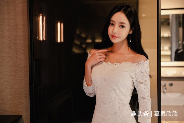 孙允珠时尚穿搭：晚秋芙蓉零落相思叶穗抹肩裙