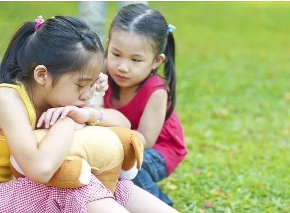 三个字|孩子在外面被欺负,千万不要教他说这三个字,否则会越来越软弱