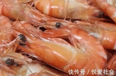 口感|做水煮虾,用热水下锅还是冷水?关键一步做错,难怪虾又老又腥!