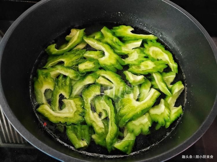 天热,最该吃的不是黄瓜,而是这菜,简单一拌,好吃下饭还不长肉